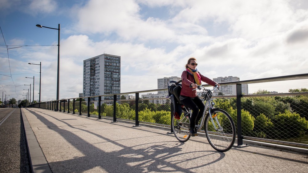 Nouvelle passerelle sur la Loire pour les pi tons et les cyclistes