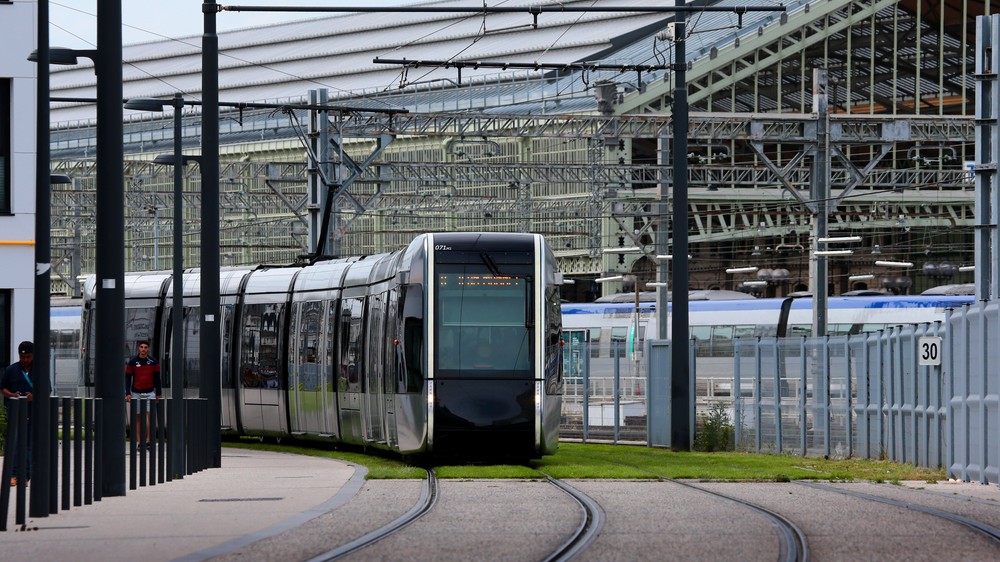 porte de loire tours tram