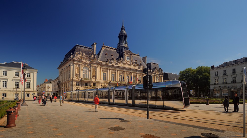 Le tramway place Jean-Jaurès à Tours Le tramway place Jean-Jaurès à Tours